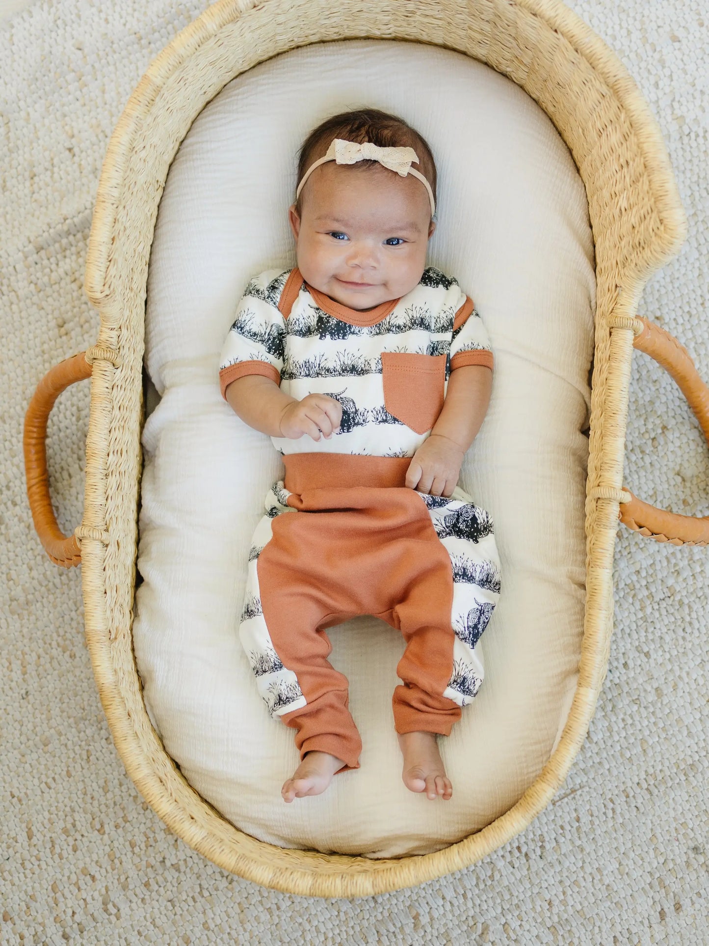 Western Highland Cow Two-Piece Baby Bodysuit (Ss) & Pants