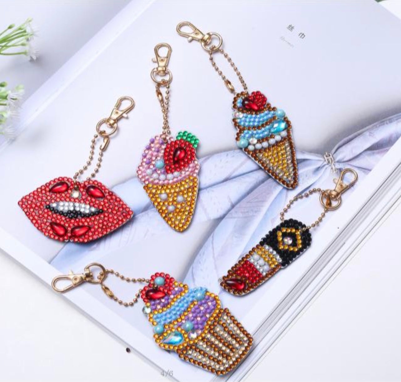 5 piece diamond painting keychain set - cars