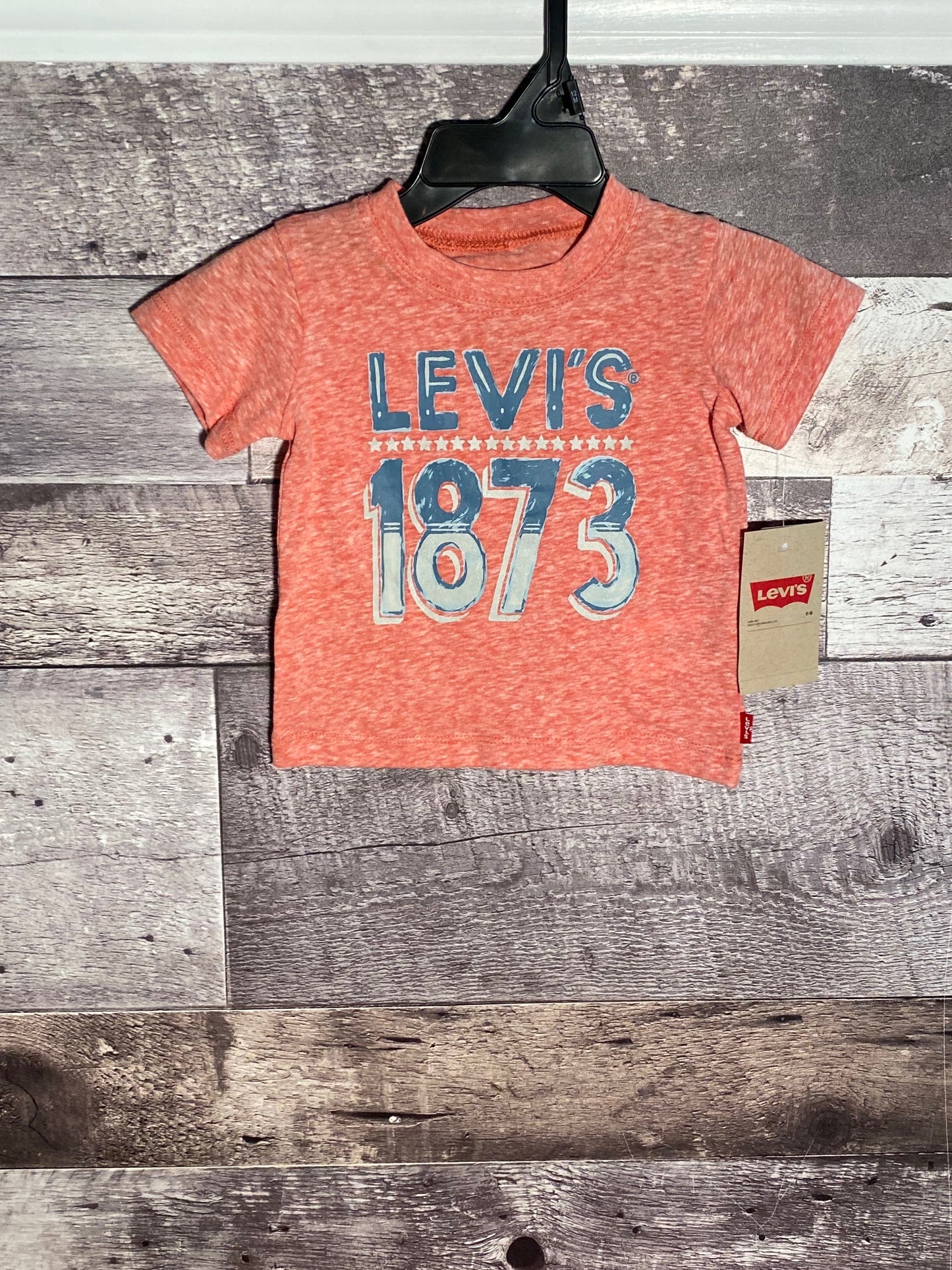 levis red snow yarn graphic tee